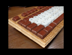 រូប​ត្លុក៖ ក្ដារ​ចុច​ដែល​ល្មម​អាច​ញ៉ាំ​បាន :D